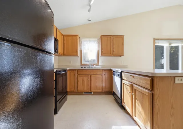 Photo 4 of Single family home for sale at 330 Sunfish Ct, Winsted, MN 55395 | MLS# 7121929 | Listing updated on 2026-08-29