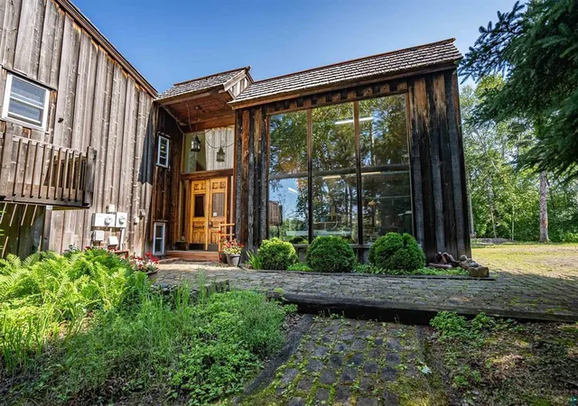 Photo 3 of Single family home for sale at 26 Saint Albans Rd, Superior, WI 54880 | MLS# 7121962 | Listing updated on 2026-09-24