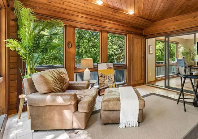 Photo 4 of Single family home for sale at 4643 Wild Cyn Trl, Saint Paul, MN 55129 | MLS# 7121969 | Listing updated on 2026-09-16