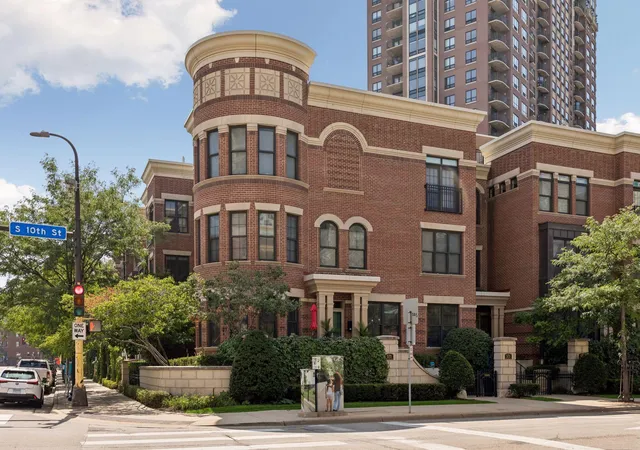 1st image of 575 S 10th St, Minneapolis, MN 55404 | MLS# 7121971