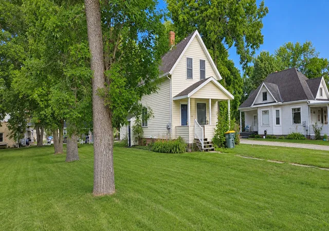 Photo 3 of Single family home for sale at 514 15th Street Sw, Willmar, MN 56201 | MLS# 7121993 | Listing updated on 2026-10-05