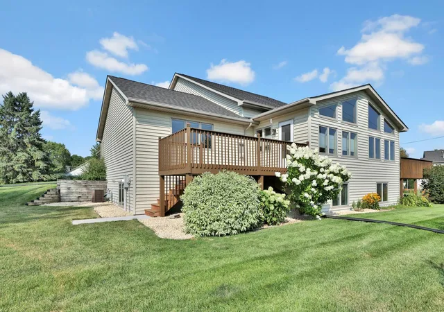 Photo 2 of Single family home for sale at 13031 Mulligan Ct, Lindstrom, MN 55045 | MLS# 7121994 | Listing updated on 2026-10-06