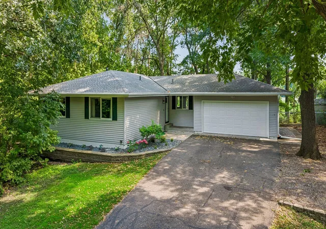 1st image of 15869 Randall Ln, Minnetonka, MN 55345 | MLS# 7121995