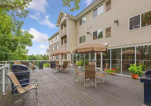2nd image of 1321 Lake Dr W #123, Chanhassen, MN 55317 | MLS# 7122027