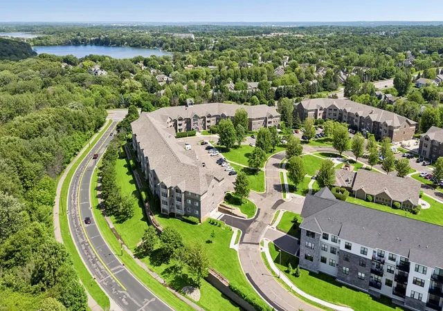 2nd image of 1321 Lake Dr W, Chanhassen, MN 55317