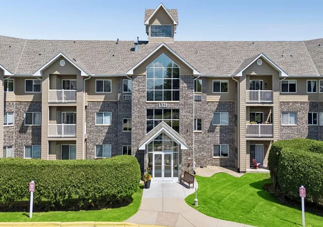 4th image of 1321 Lake Dr W #123, Chanhassen, MN 55317 | MLS# 7122027