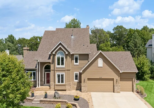Photo 1 of Single family home for sale at 2078 Royale Dr, Saint Paul, MN 55122 | MLS# 7122035 | Listing updated on 2026-09-16
