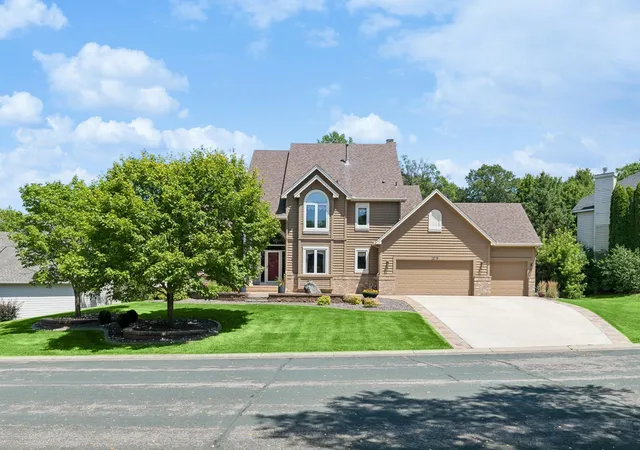 Photo 2 of Single family home for sale at 2078 Royale Dr, Saint Paul, MN 55122 | MLS# 7122035 | Listing updated on 2026-09-16