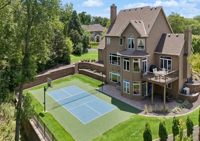 Photo 3 of Single family home for sale at 2078 Royale Dr, Saint Paul, MN 55122 | MLS# 7122035 | Listing updated on 2026-09-16