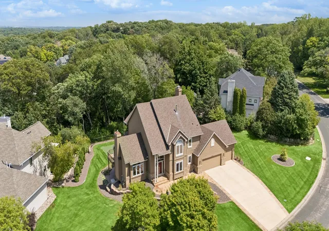 Photo 4 of Single family home for sale at 2078 Royale Dr, Saint Paul, MN 55122 | MLS# 7122035 | Listing updated on 2026-09-16