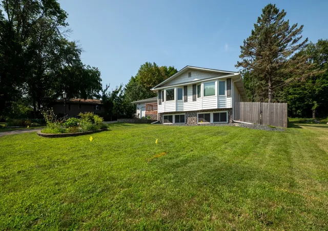 1st image of 1732 Evergreen Dr, Saint Paul, MN 55125 | MLS# 7122037