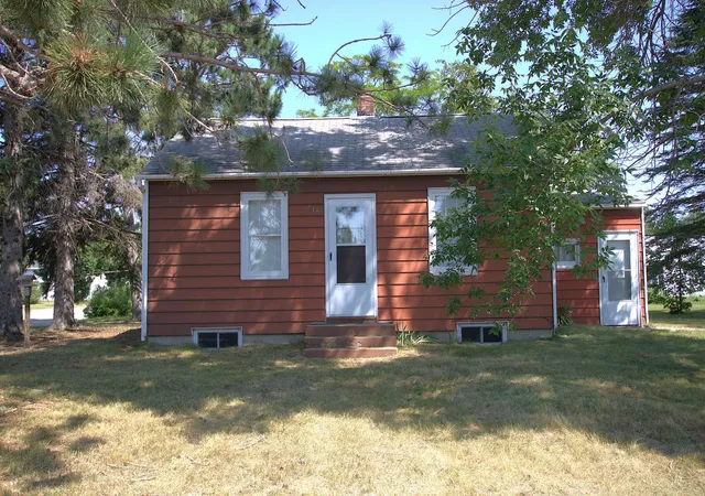 2nd image of 414 Cleveland St Sw, Staples, MN 56479 | MLS# 7122046