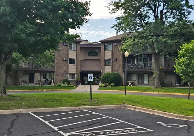 Photo 2 of Sale Pending at 3425 Golfview Dr #115, Saint Paul, MN 55123 | MLS# 7122054 | Listing updated on 2026-10-05