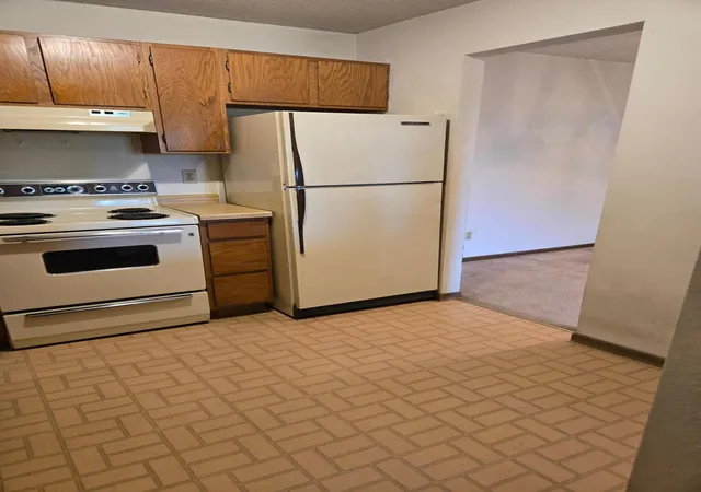 Photo 3 of Sale Pending at 3425 Golfview Dr #115, Saint Paul, MN 55123 | MLS# 7122054 | Listing updated on 2026-10-05