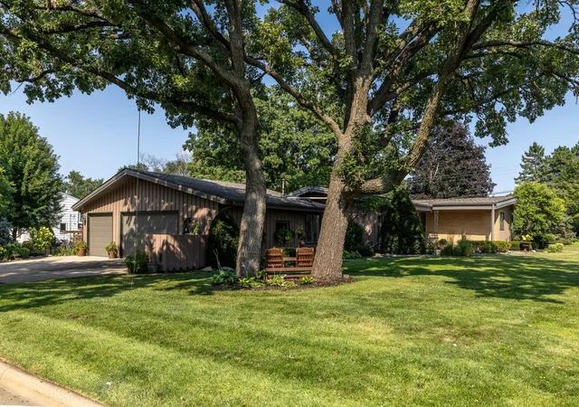 2nd image of 1000 Mound Spring Ter, Minneapolis, MN 55420 | MLS# 7122083