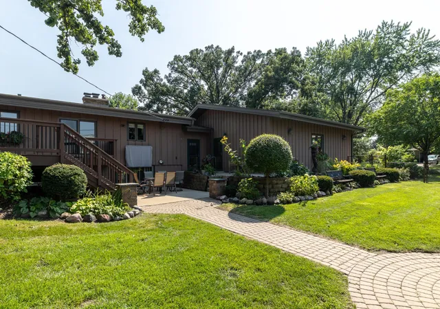 Photo 3 of Single family home for sale at 1000 Mound Spring Ter, Minneapolis, MN 55420 | MLS# 7122083 | Listing updated on 2026-08-25