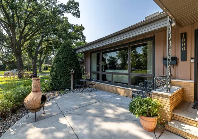 Photo 4 of Single family home for sale at 1000 Mound Spring Ter, Minneapolis, MN 55420 | MLS# 7122083 | Listing updated on 2026-10-27