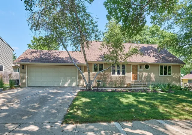 Photo 1 of Sale Pending at 2435 Viking Ct Nw, Rochester, MN 55901 | MLS# 7122084 | Listing updated on 2026-08-31