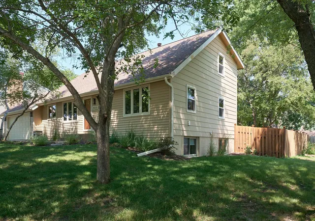 Photo 3 of Sale Pending at 2435 Viking Ct Nw, Rochester, MN 55901 | MLS# 7122084 | Listing updated on 2026-08-31