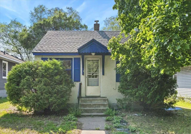 Photo 2 of Single family home for sale at 1719 7th Avenue S, Saint Cloud, MN 56301 | MLS# 7122085 | Listing updated on 2026-08-25