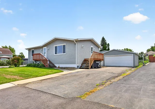 Photo 3 of Single family home for sale at 102 5th Street SW, Kasson, MN 55944 | MLS# 7122088 | Listing updated on 2026-09-14