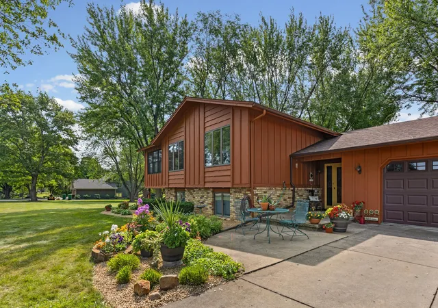 Photo 3 of Single family home for sale at 22465 Rush Crk Dr, Rogers, MN 55374 | MLS# 7122094 | Listing updated on 2026-10-07