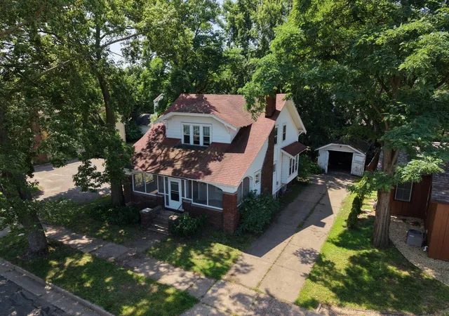 image of 1112 S Barstow St, Eau Claire, WI 54701 | MLS# 7122106