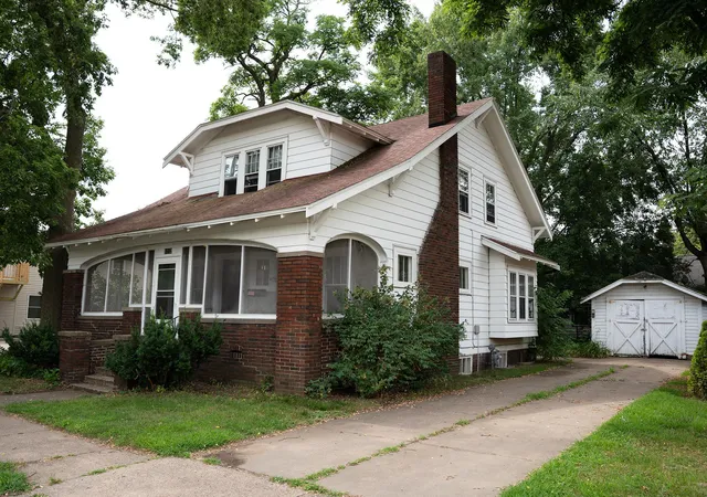 image of 1112 S Barstow St, Eau Claire, WI 54701 | MLS# 7122106