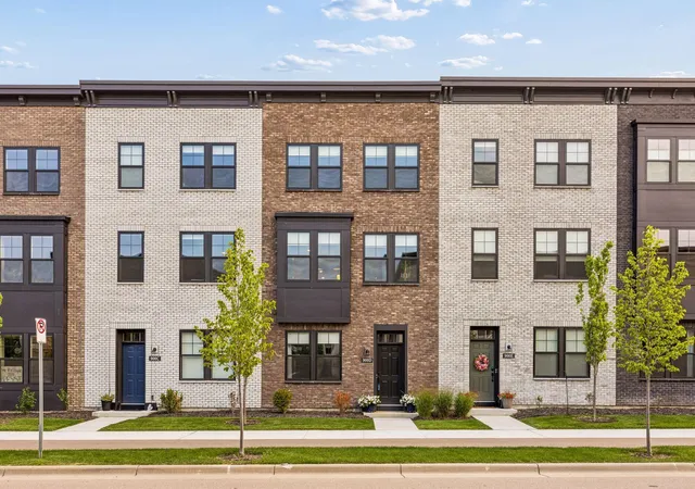 1st image of 900d Mount Curve Blvd, Saint Paul, MN 55116 | MLS# 7122112