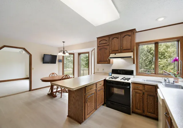4th image of 11350 12Th St N, Lake Elmo, MN 55042 | MLS# 7122117