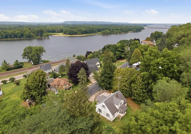 Photo 2 of Single family home for sale at 1109 S 2nd Street, Alma, WI 54610 | MLS# 7122131 | Listing updated on 2026-08-14