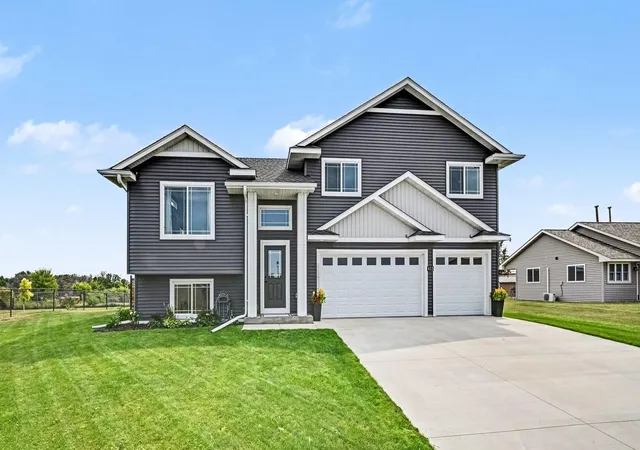 2nd image of 413 Highland Dr, Ellsworth, WI 54011 | MLS# 7122149