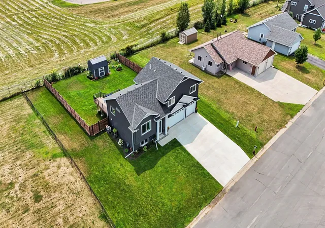 3rd image of 413 Highland Dr, Ellsworth, WI 54011 | MLS# 7122149