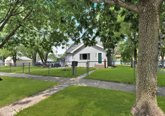 Photo 2 of Sale Pending at 401 17th Avenue N, Saint Cloud, MN 56303 | MLS# 7122157 | Listing updated on 2026-09-04
