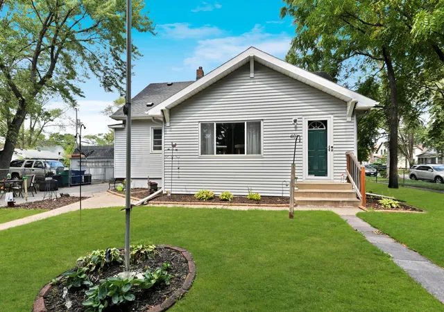 Photo 3 of Sale Pending at 401 17th Avenue N, Saint Cloud, MN 56303 | MLS# 7122157 | Listing updated on 2026-09-04