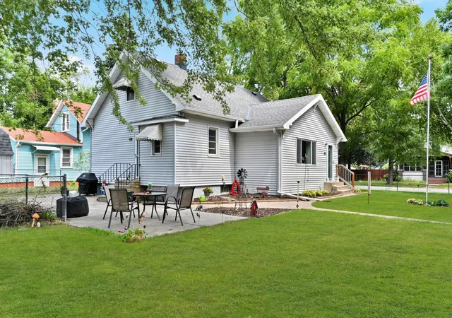 Photo 4 of Sale Pending at 401 17th Avenue N, Saint Cloud, MN 56303 | MLS# 7122157 | Listing updated on 2026-09-04