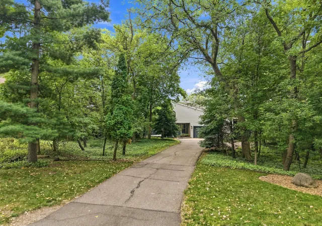 Photo 2 of Single family home for sale at 15120 Chestnut Cir, Burnsville, MN 55306 | MLS# 7122166 | Listing updated on 2026-08-31