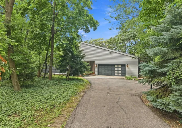 Photo 3 of Single family home for sale at 15120 Chestnut Cir, Burnsville, MN 55306 | MLS# 7122166 | Listing updated on 2026-08-31