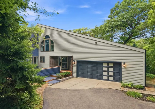 Photo 4 of Single family home for sale at 15120 Chestnut Cir, Burnsville, MN 55306 | MLS# 7122166 | Listing updated on 2026-08-31