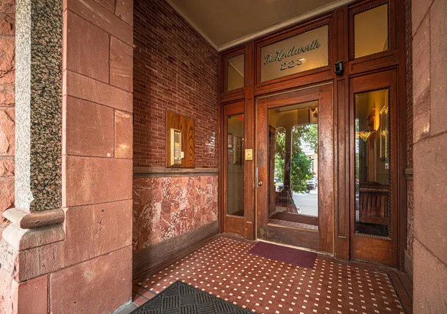 Photo 3 of Condo for sale at 223 Arundel St #1, Saint Paul, MN 55102 | MLS# 7122170 | Listing updated on 2026-09-22
