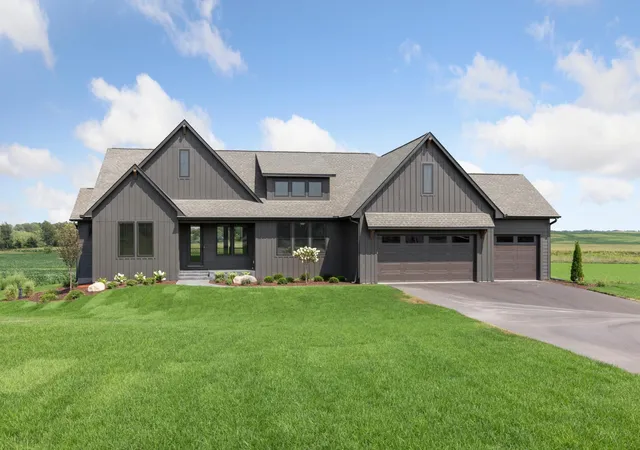 2nd image of 140 Kongen Ct, Hudson, WI 54016 | MLS# 7122178