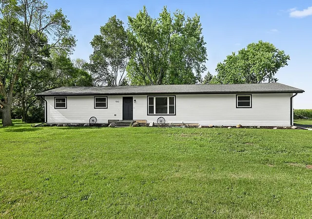 Photo 1 of Single family home for sale at 1060 44th Street Se, Willmar, MN 56201 | MLS# 7122182 | Listing updated on 2026-08-17