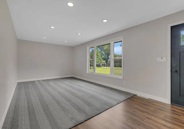 Photo 3 of Single family home for sale at 1060 44th Street Se, Willmar, MN 56201 | MLS# 7122182 | Listing updated on 2026-08-17