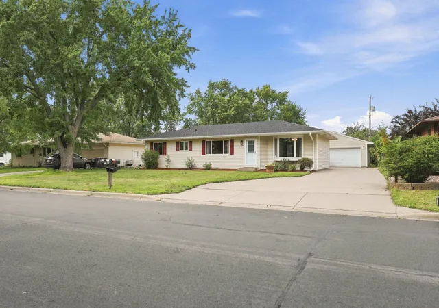 1st image of 2107 Shale Ln, Saint Paul, MN 55122 | MLS# 7122199