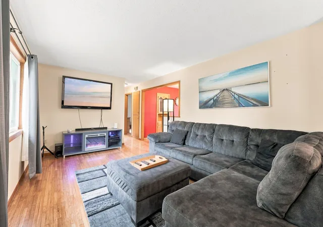 2nd image of 2107 Shale Ln, Saint Paul, MN 55122 | MLS# 7122199
