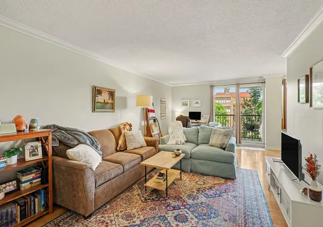Listing Photo 5 - Condo for sale in building located at 2800 W 44Th St, Minneapolis, MN 55410 - Unit #209