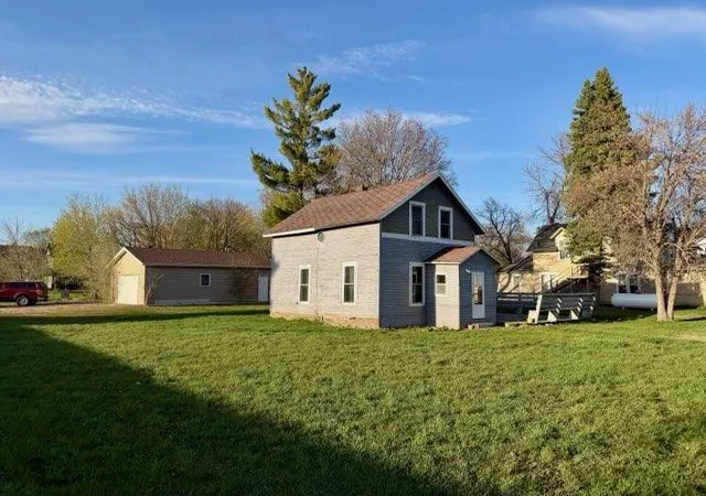 Photo 2 of Single family home for sale at 101 5th Avenue E, Lisbon, ND 58054 | MLS# 7122214 | Listing updated on 2026-08-06