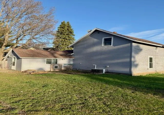 Photo 4 of Single family home for sale at 101 5th Avenue E, Lisbon, ND 58054 | MLS# 7122214 | Listing updated on 2026-08-06