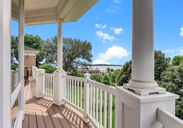 4th image of 718 Widsten Cir, Wayzata, MN 55391 | MLS# 7122215