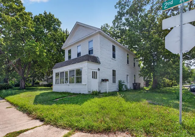 1st image of 602 2Nd Ave E, Shakopee, MN 55379 | MLS# 7122219